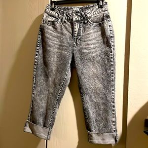 Time and Tru grey acid wash high rise cuffed capris. Size 6. $11